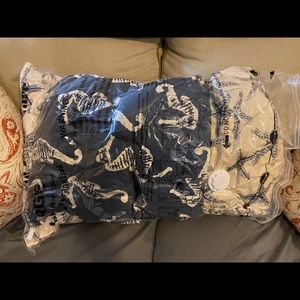 Accent pillows starfish seahorse